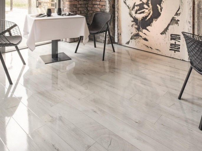 O251 Oak Fresco Snow , High Glossy 8mm w4 AQUA PRO